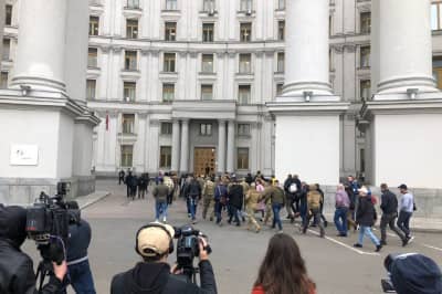 Полк "Азов" біля МЗС