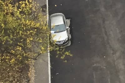 Асфальт навколо авто