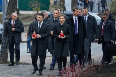 Володимир Зеленський вшановує Героїв Небесної сотні