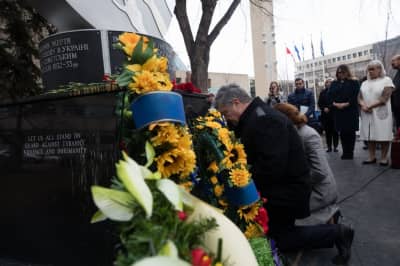 Порошенко чтит память жерт Голодомора 
