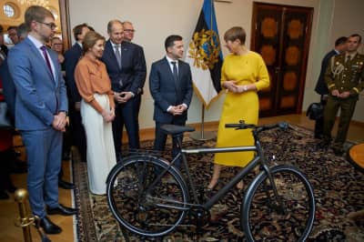 Зеленский и подаренный велосипед