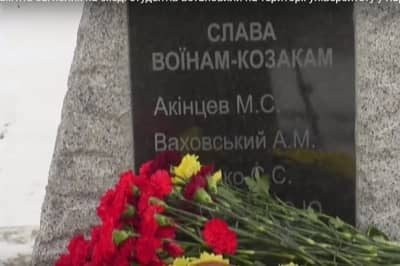 Пам'ятник біля харківського педуніверситету