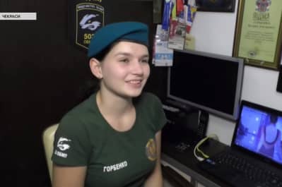 16-летняя модель решила заняться военным делом