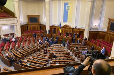 "Слуги народу" заблокували трибуну ВР