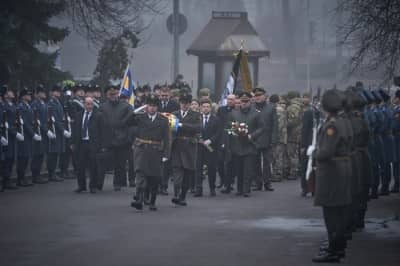 Зеленський вшанував Героїв Крут