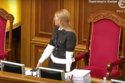 Тимошенко возле места спикера парламента 