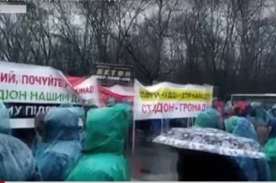 У Новосілках перекрили трасу