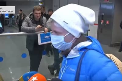Жінка у марлевій масці