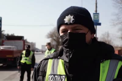 Правоохранители в масках