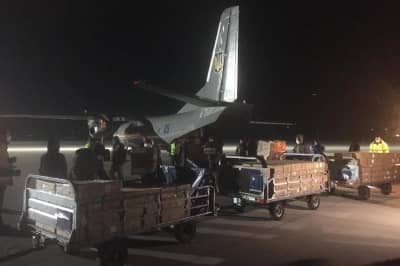 Спецборт с гуманитарной помощью из Китая