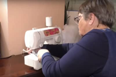 Пенсіонери шиють маски