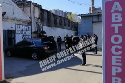 В автосалоне нашли взрывчатку
