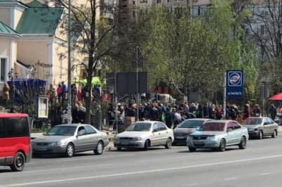 Нарушение карантина в Одессе возле церкви