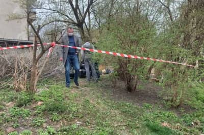 Следователи осматривают место происшествия