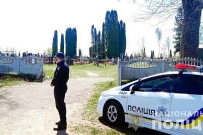 Полицейской на кладбище