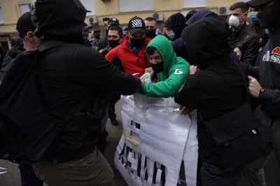 Столкновения с "Нацкорпусом" возле офиса Медведчука