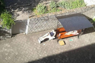 Зайцева загорает