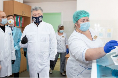 Петро Порошенко з лікарями