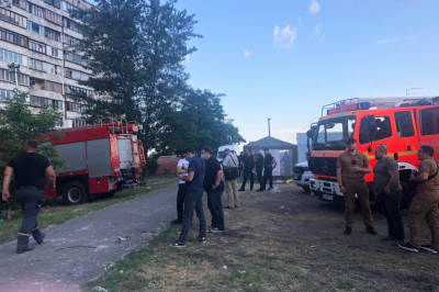 На Позняках уже частично разобрали завалы после взрыва