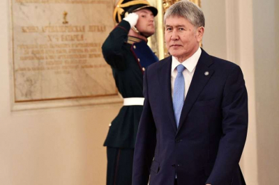  Алмазбек Атамбаєв