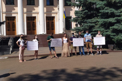 Шкарлету принесли "зашкварный" аттестат