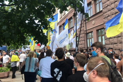Колона учасників акції йде до Печерського суду