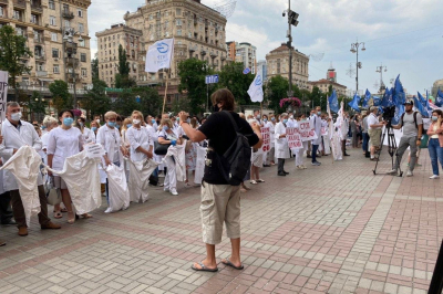 Медики протестують під КМДА