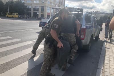 В Луцке неизвестный захватил автобус с заложниками