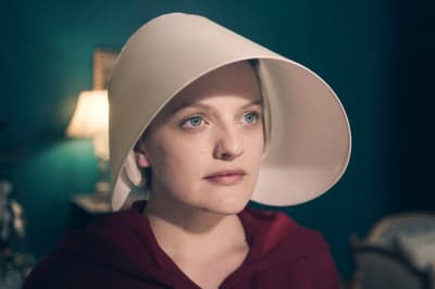 Элизабет Мосс