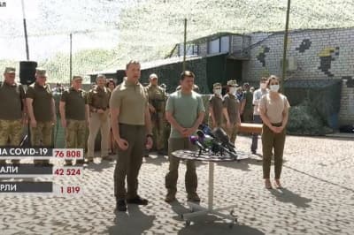 Володимир Зеленський  спілкується з представниками ЗМІ у Часовому Яру на Донеччині