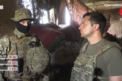Зеленский с военным