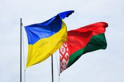 Прапори України та Білорусі