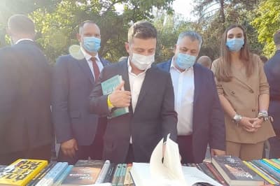 Зеленский купил книгу