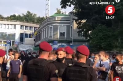 Поліція біля стадіону