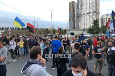 Злочин проти держави і здача національних інтересів – активісти вирушили до резиденції Зеленського в Конча-Заспі – включення
