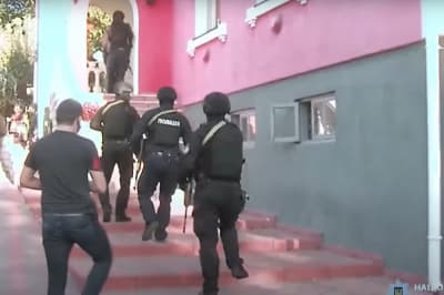 Поліція, затримання