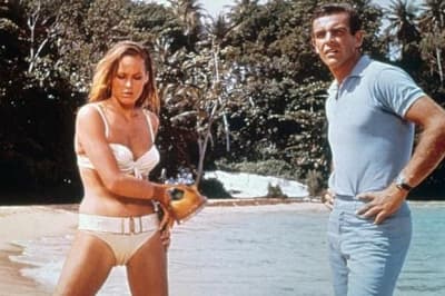 Купальник дівчини Бонда