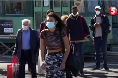 Люди у масках