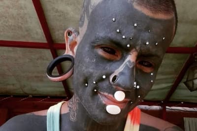 Чоловік з татуюванням