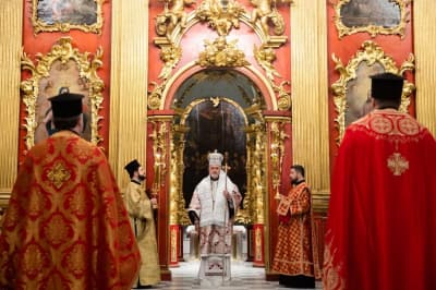 Супруги Порошенко приняли участие в торжественной литургии Патриарха Эммануила в Андреевской церкви
