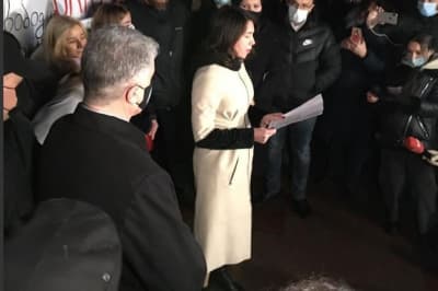 Чорновол читає акт