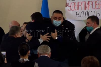 У Маріупольській міськраді "ОПЗЖ" влаштувала бійку