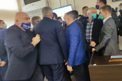 Бійка у Маріупольській міській раді