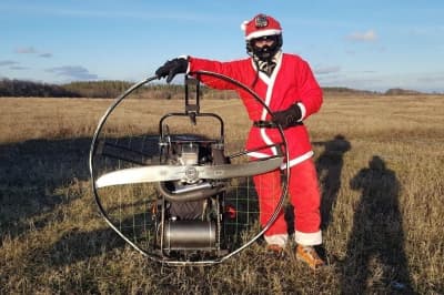 Санта на параплані