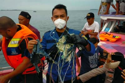 В Индонезии Boeing упал в воду