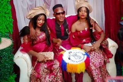 Сестры-близняшки