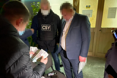 СБУ задержала на взятке директора Департамента здравоохранения Житомирской ОГА
