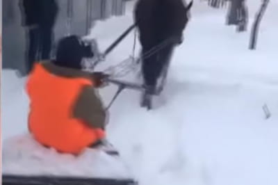 Комунальник на санях