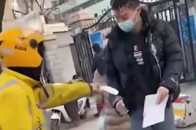 Кур'єр вилив на колишнього своєї клієнтки чай