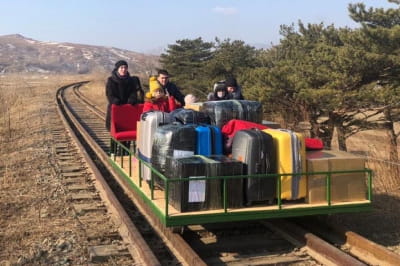 Російські дипломати на дрезині